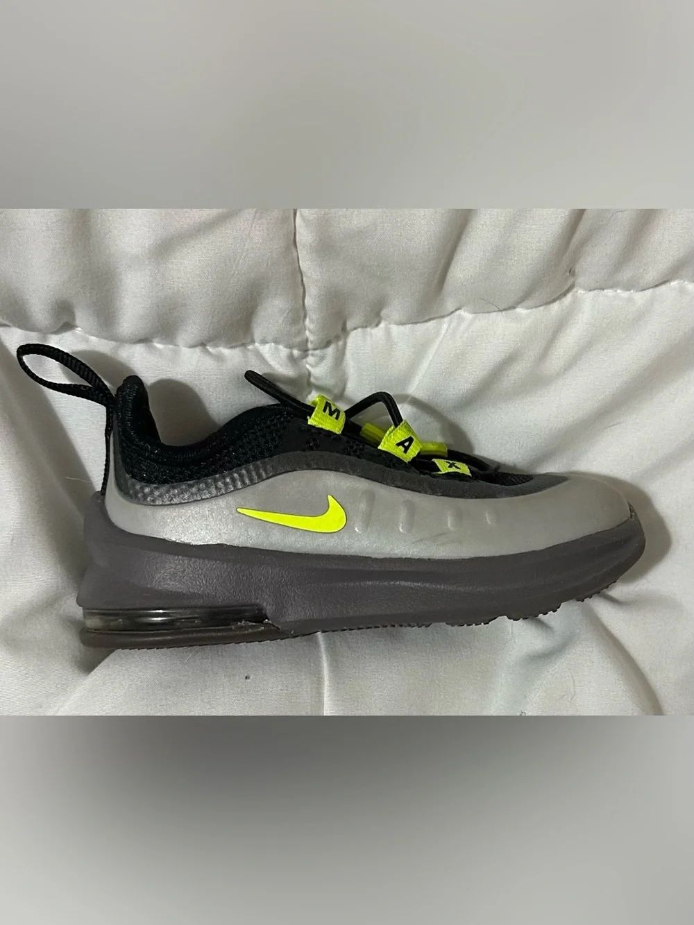 Nike Size 5C Kids Air Max Slip-On Sneakers in Black and Neon Yellow-Green